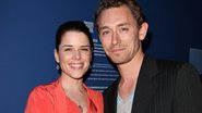 Neve Campbell e JJ Feild - Getty Images