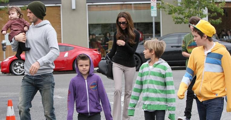 David e Victoria Beckham com os filhos Harper, Cruz, Romeo e Brooklyn - Splash News / splashnews.com