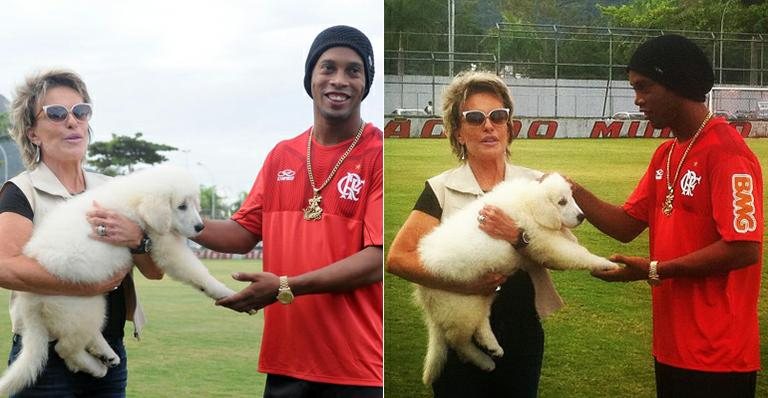 Ana Maria Braga entrega cachorrinho de presente para Ronaldinho Gaúcho - Alexandre Vidal; Reprodução / Twitter