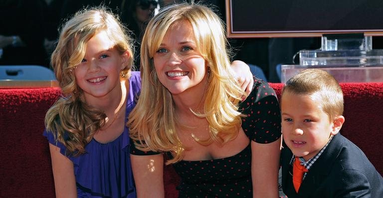 Reese Witherspoon ao lado dos filhos, Ava e Deacon - Getty Images