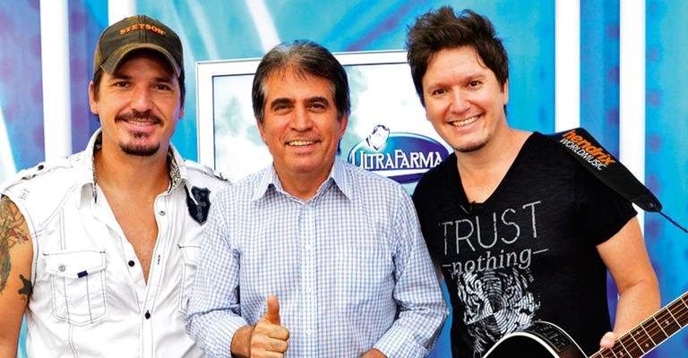 A dupla Guto & Nando participa da atração de Eli Corrêa na RedeTV!, em SP.