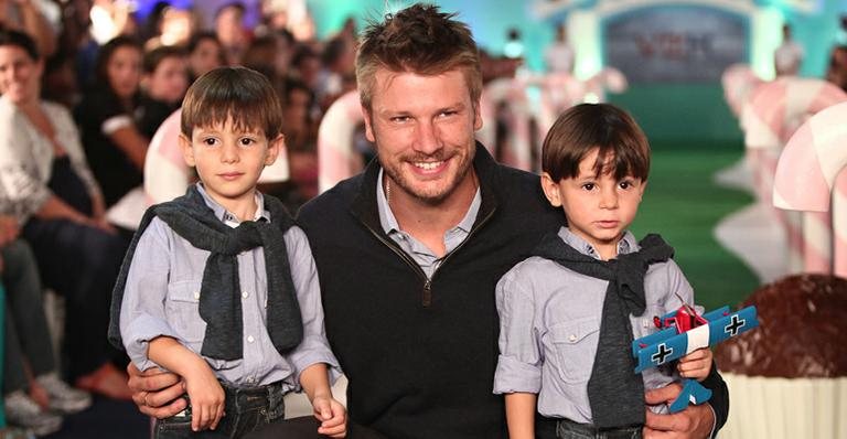 Rodrigo foi a atração de um desfile infantil neste domingo - Manuela Scarpa/PhotoRioNews