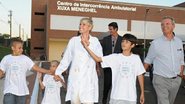 Xuxa Meneghel durante visita do Hospital de Câncer de Barretos - Blad Meneghel