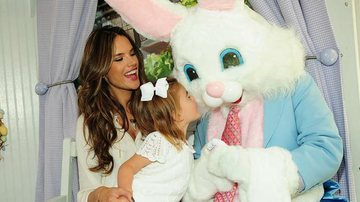 Alessandra Ambrosio leva a filha Anja para conhecer o coelhinho da Páscoa - GrosbyGroup