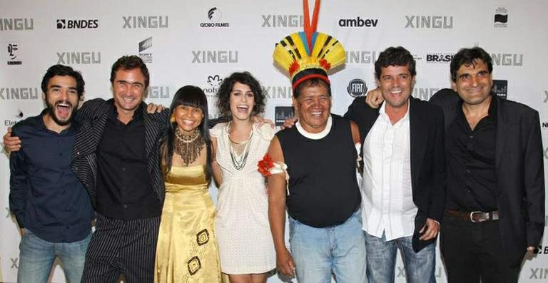 Elenco e equipe do filme 'Xingu' durante pre-estreia em São Paulo - Tiago Arcanjo