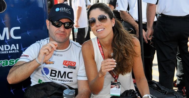 Piloto CARAS, Barrichello é prestigiado pela mulher, Silvana. - Bill Paparazzi