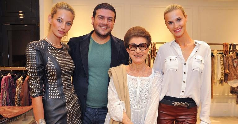 Rodrigo Bonfiglioli recebe Lóris Kraemerh, Costanza Pascolato e Renata Kuerten, em SP.