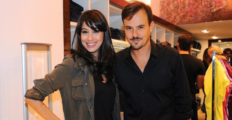 Em SP, Maria Fernanda  Piedade e Paulo Vilhena, em lançamento de marca jeans.