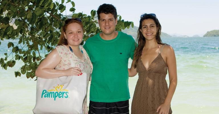 Rodrigo Padilla, da P&G, confraterniza entre Melissa Helena e Katya Nogueira,  da Drogaria Araújo, durante estada na Ilha de CARAS, que, na temporada 2012, homenageia a gastronomia francesa.