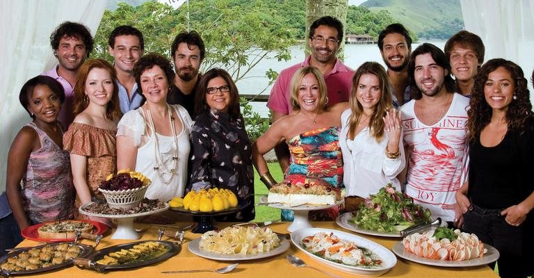 Rodrigo Phavanello, Rafael Almeida, Erom Cordeiro, Luciano Szafir, Raphael Viana e Daniel Torres (atrás), Mary Sheyla, Karin Roepke, Thaís de Campos, a chef Lourdes Bottura, Susana Vieira, Monique Alfradique, Sandro Pedroso e Roberta Almeida (à frente)