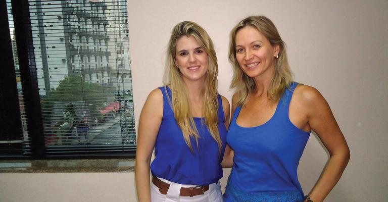 Em SP, a dermatologista Isabella Rezende recebe a apresentadora Adriana Colin em sua clínica.