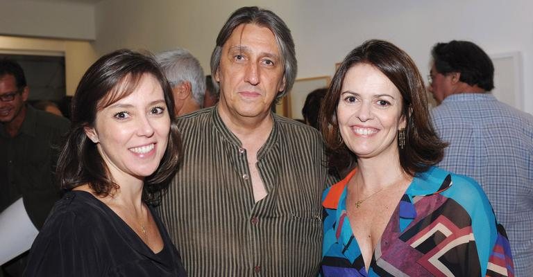 No Rio, Maria Cristina Magalhães Pinto, Waltercio Caldas e Stella Silva Ramos conferem a abertura de mostra de Roberto Magalhães.