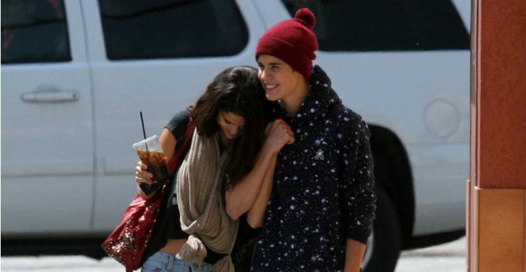 Selena Gomez e Justin Bieber juntos em Glendale, na Califórnia - The Grosby Group