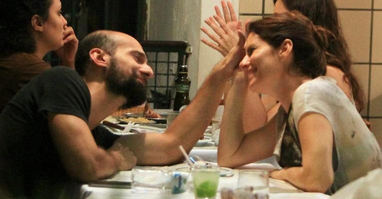 Débora Bloch janta em clima de romance em restaurante na Gávea, no Rio de Janeiro - Delson Silva / AgNews