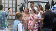 Cauã atende pedido de fotos durante as gravações da novela no Rio - Edson Teófilo / PhotoRio News