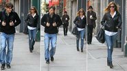 Ashton Kutcher passeia por Nova York, seguido por loira - Grosby Group