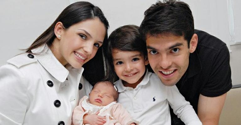 Família reunida: Carol e Kaká com os filhos Luca e Isabela - Marúcia Kintschev