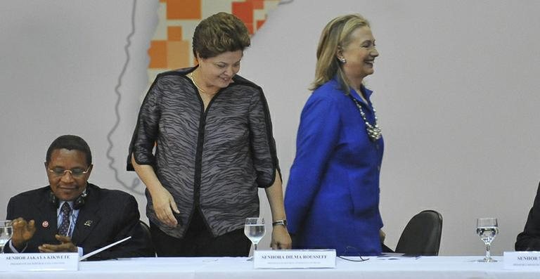 Dilma Rousseff e Hillary Clinton durante conferência em Brasília - Antônio Cruz/ABr