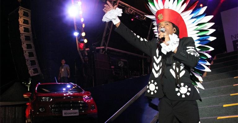 Carlinhos Brown: cacique agita no show de lançamento da Ford - Uran Rodrigues