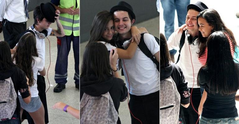 Pe Lanza é cercado por fãs em aeroporto - Henrique Oliveira/Photo Rio News