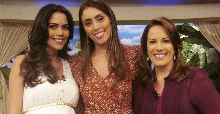 Daniela Albuquerque e Regina Volpato recebem a dermatologista Jucirema Perrony (ao centro) em sua atração na RedeTV!, SP.