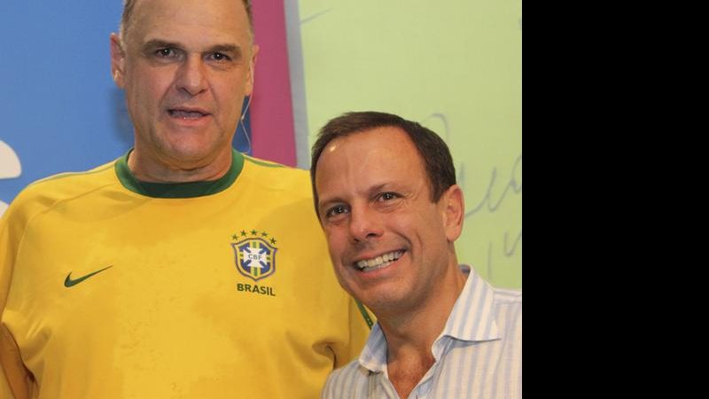 Oscar Schmidt fala de sua trajetória a João Doria Jr., no Show Business, da Band, SP.