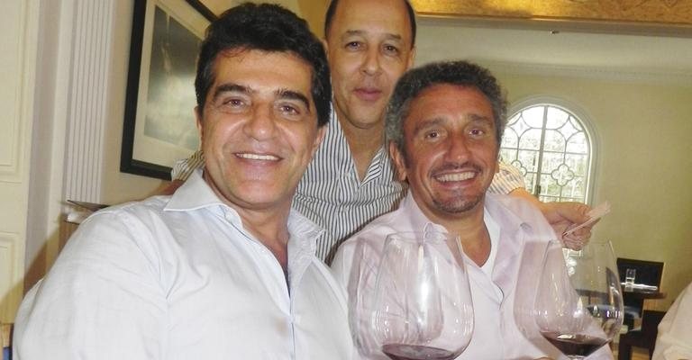 Fernando Burattini, Carlos Henrique Abatayguara e Emmanuel Bassoleil conferem evento dedicado ao vinho, SP.