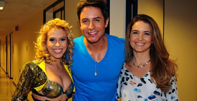 Joelma, Ricardo Tozzi e Claudia Abreu nos bastidores de 'Cheias de Charme' - Reprodução / TV Globo