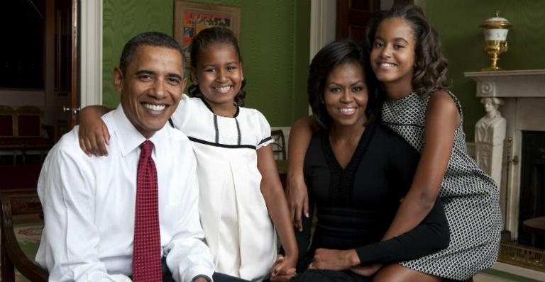 Barack e Michelle Obama com as filhas, Sasha e Malia - Getty Images