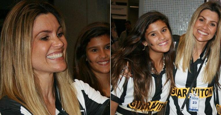 Flavia Alessandra e a filha Giulia vestem a camisa do Botafogo e colocam o coração na torcida pelo time carioca - Julio Mello / AgNews