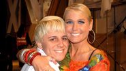 Xuxa recebe seu cover Rodrigo Xuxa nos bastidores de seu programa - Reprodução / Facebook