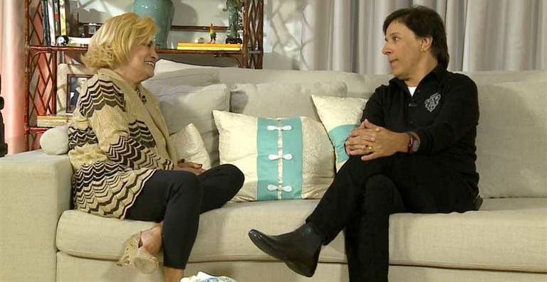 Hebe Camargo entrevista Tom Cavalcante em seu programa na RedeTV! - Reprodução / RedeTV!