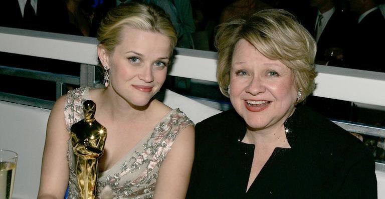 Reese Witherspoon e sua mãe, Betty, no Oscar de 2006 - Getty Images