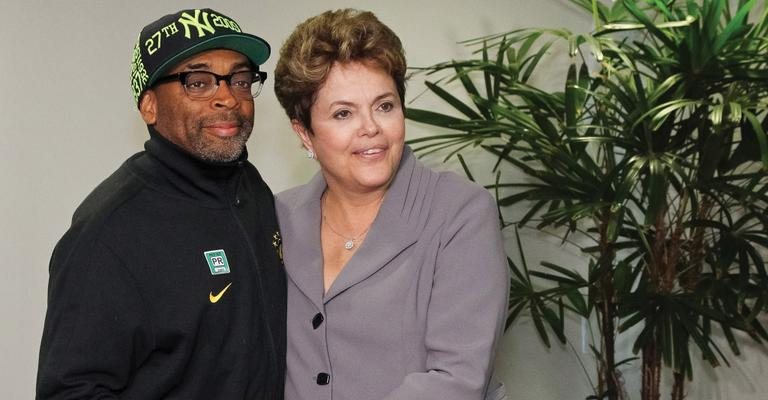 De passagem pelo Brasil para produzir documentário sobre o País, o cineasta norteamericano Spike Lee visita a presidente da República, Dilma Rousseff, na capital federal.