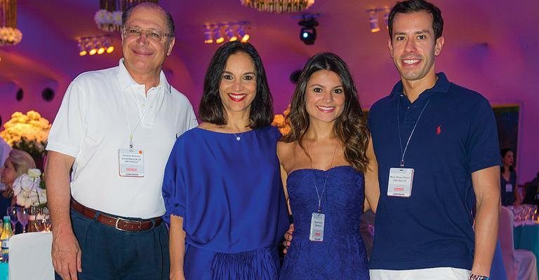 Geraldo Alckmin, governador de SP, participa de seminário que reúne políticos e empresários no 11º Fórum de Comandatuba, e é prestigiado pela família: a mulher, Lu Alckmin, e a filha, Sophia, com o marido, Mário Sérgio Ribeiro.