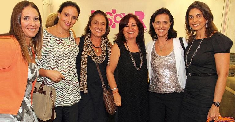 Na abertura do evento, em São Paulo, Rita Reis, Patricia Rabello, com sua mãe, Beth, Deusa Rodrigues,Gisele Lima e Rosangela Lyra conferem...