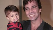 Marcelo Faria e a filha Felipa nos bastidores da novela 'Amor Eterno Amor' - Reprodução / TV Globo