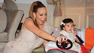 Mariah Carrey com a filha Monroe - Reprodução