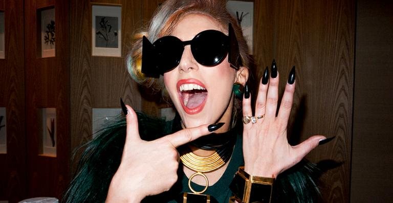 Lady Gaga mostra seu anel de noivado para Terry Richardson - Reprodução / Terry Richardson's Diary