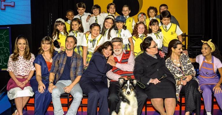 O elenco mirim festeja o lançamento da trama com Lívia Andrade, Gustavo Wabner, Iris Abravanel, Fernando Benini, Noemi Gerbelli, Ilana Kaplan, Márcia de Oliveira e o cão Rabito - Samuel Chaves