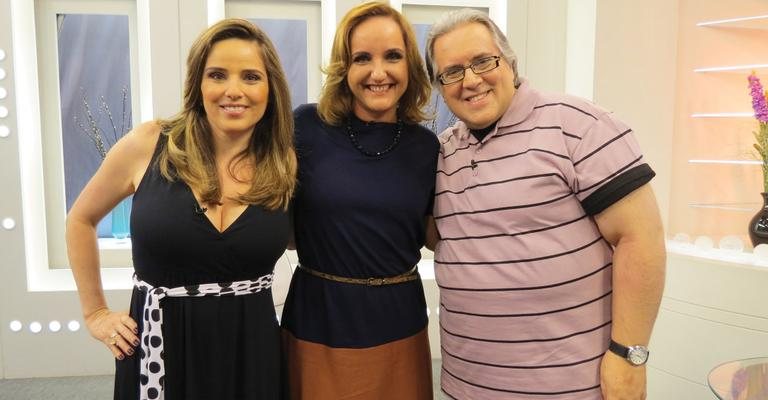 Adriana de Castro e Leão Lobo (nas pontas) entrevistam a escritora Suely Buriasco para o seu programa na CNT, nos estúdios, em SP.