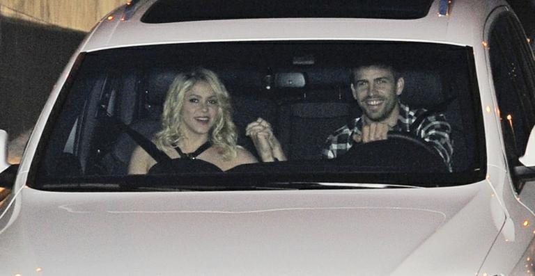 Shakira e Gerard Piqué: carinhos e sorrisos em flagra em Barcelona - Grosby Group