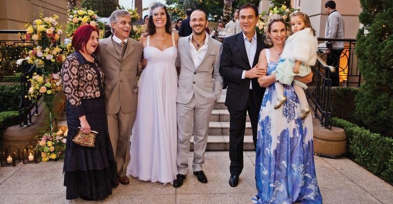 Miryam Comini e Mario Fasano, pais do noivo, os anfitriões, Amaury Jr. e Celina Ferreira, pais da noiva, e Clarice, sobrinha de Duda - Gabriel Chiarastelli