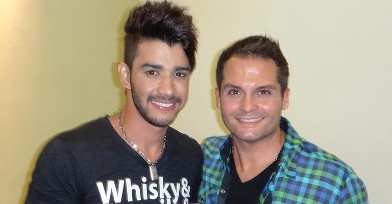 Em SP, o cantor Gusttavo Lima com o produtor musical Fabianno Almeida.