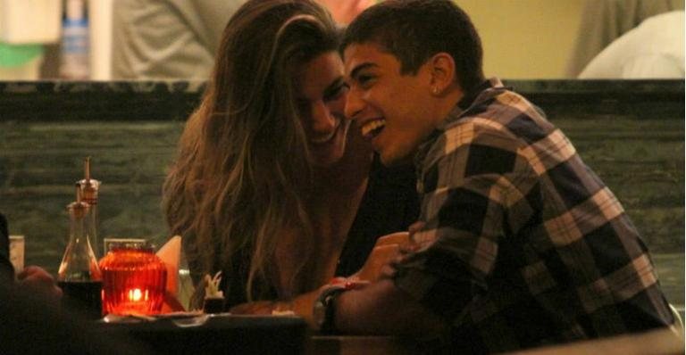 Laisa com o ator Douglas Sampaio - Anderson Borde/ AgNews