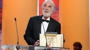 O diretor Michael Haneke recebe a Palma de Ouro pelo filme 'Amour' - Getty Images