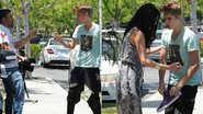 Justin Bieber se envolve em briga com paparazzo - Grosby Group