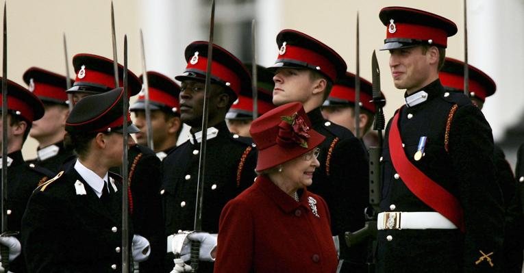 Príncipe William sorri para sua avó, a Rainha Elizabeth II - Getty Images