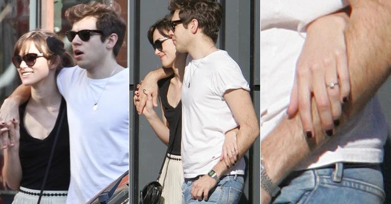 Keira Knightley e James Righton anunciam o noivado - Grosby Group