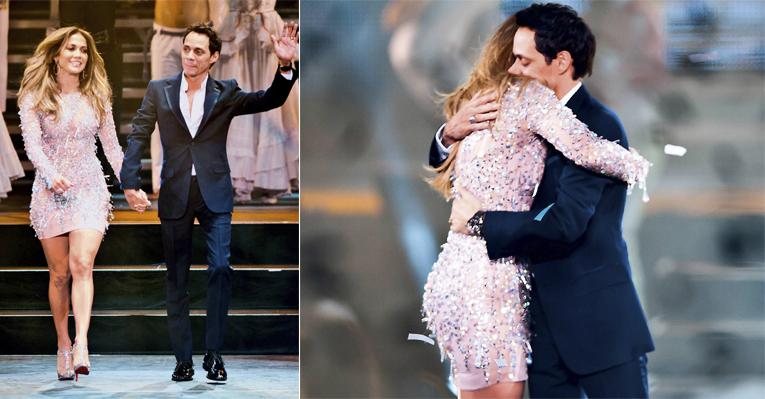 Depois de quase um ano separados, os cantores Jennifer Lopez e Marc Anthony se abraçam muito emocionados na estreia do show Q’Viva – The Chosen. - Grosby Group